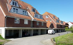 Am Pool und Strand 7 neu